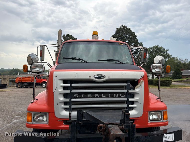 image for item FH6352 2003 Sterling L7500 dump truck