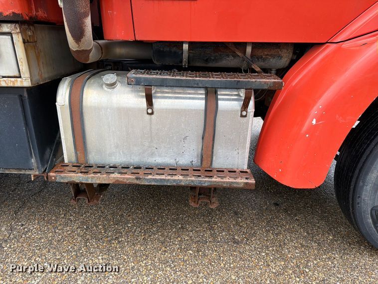 image for item FH6352 2003 Sterling L7500 dump truck