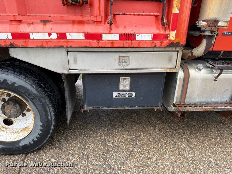 image for item FH6352 2003 Sterling L7500 dump truck