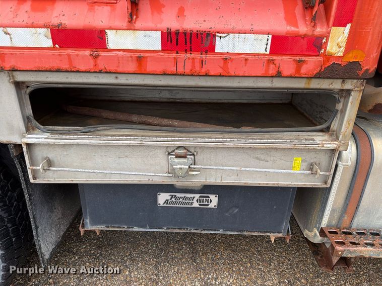 image for item FH6352 2003 Sterling L7500 dump truck