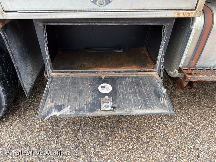 image for item FH6352 2003 Sterling L7500 dump truck