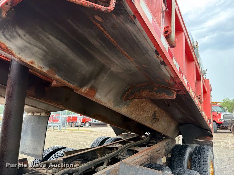 image for item FH6352 2003 Sterling L7500 dump truck