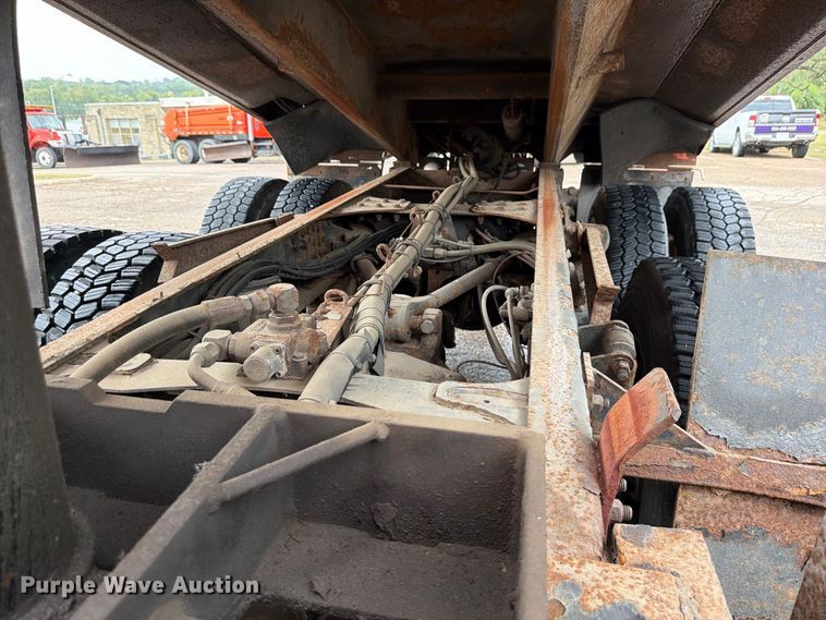 image for item FH6352 2003 Sterling L7500 dump truck