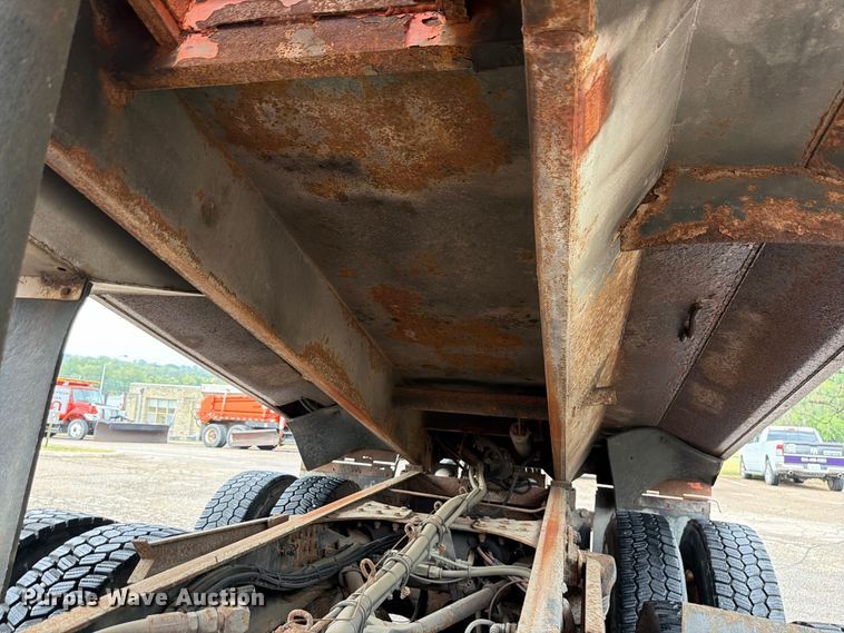 image for item FH6352 2003 Sterling L7500 dump truck