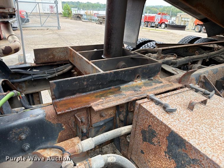image for item FH6352 2003 Sterling L7500 dump truck