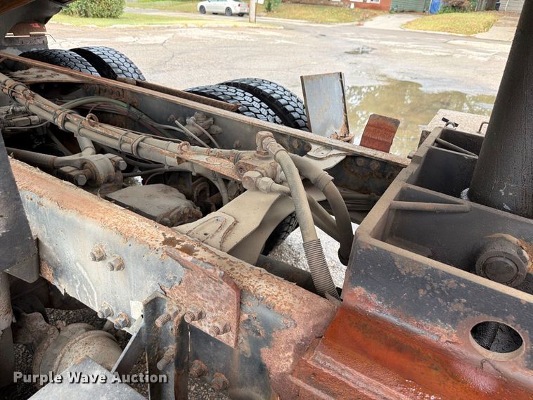 image for item FH6352 2003 Sterling L7500 dump truck