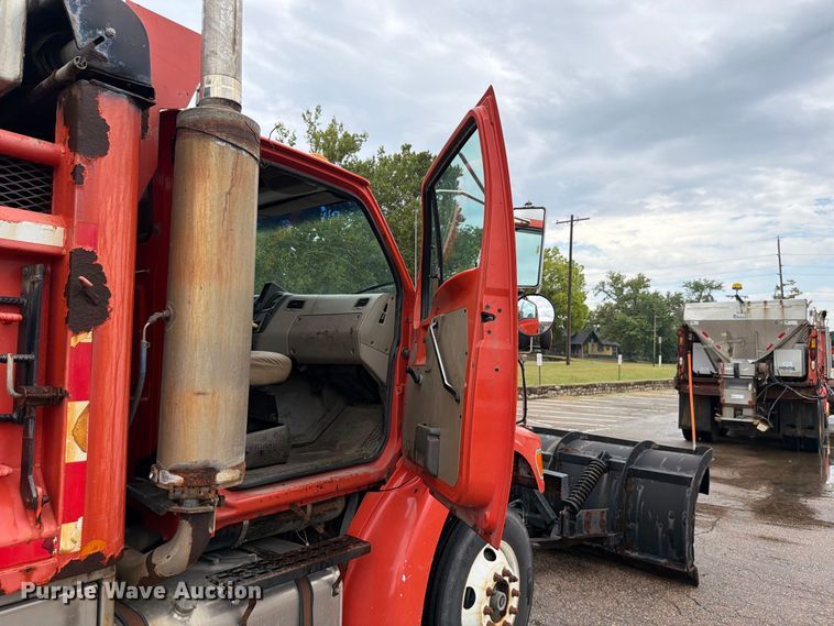 image for item FH6352 2003 Sterling L7500 dump truck