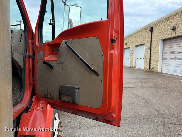 image for item FH6352 2003 Sterling L7500 dump truck