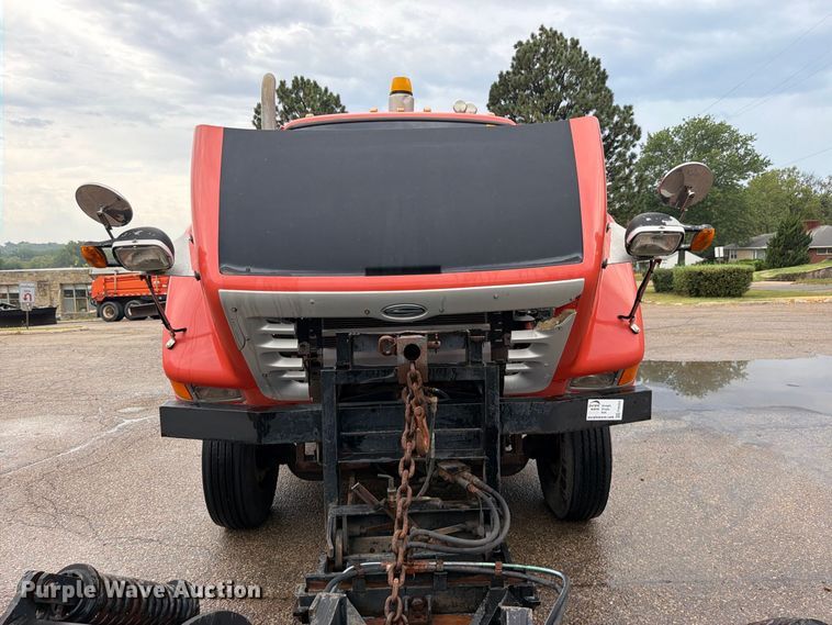 image for item FH6352 2003 Sterling L7500 dump truck