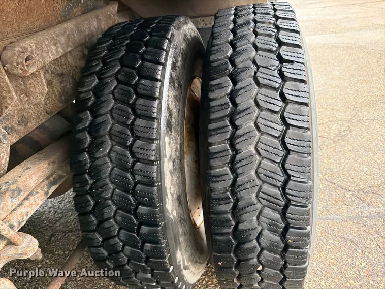 image for item FH6352 2003 Sterling L7500 dump truck