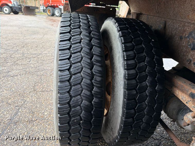 image for item FH6352 2003 Sterling L7500 dump truck