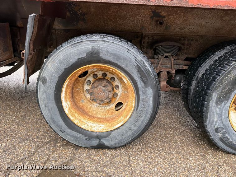 image for item FH6352 2003 Sterling L7500 dump truck
