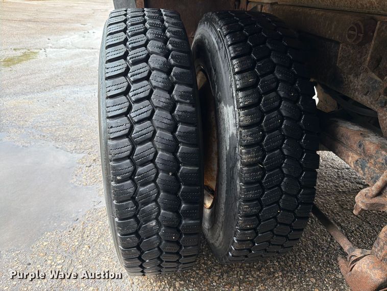 image for item FH6352 2003 Sterling L7500 dump truck