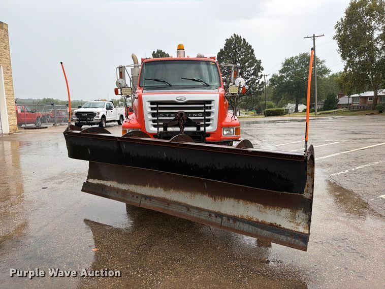 image for item FH6377 2003 Sterling L7500 dump truck