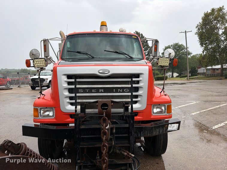 image for item FH6377 2003 Sterling L7500 dump truck