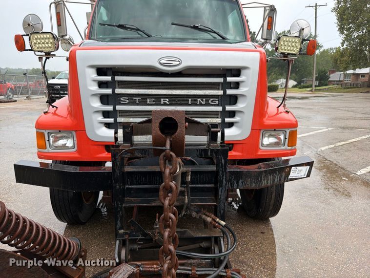 image for item FH6377 2003 Sterling L7500 dump truck