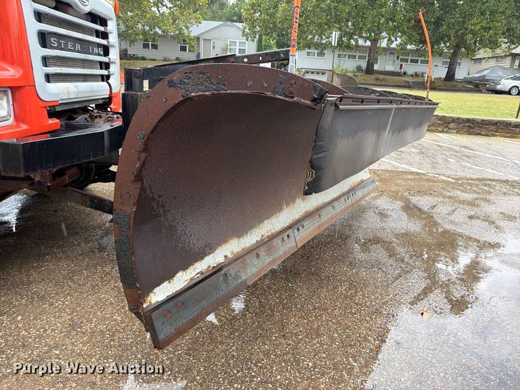 image for item FH6377 2003 Sterling L7500 dump truck