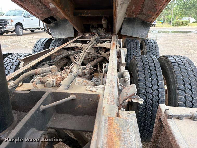 image for item FH6377 2003 Sterling L7500 dump truck