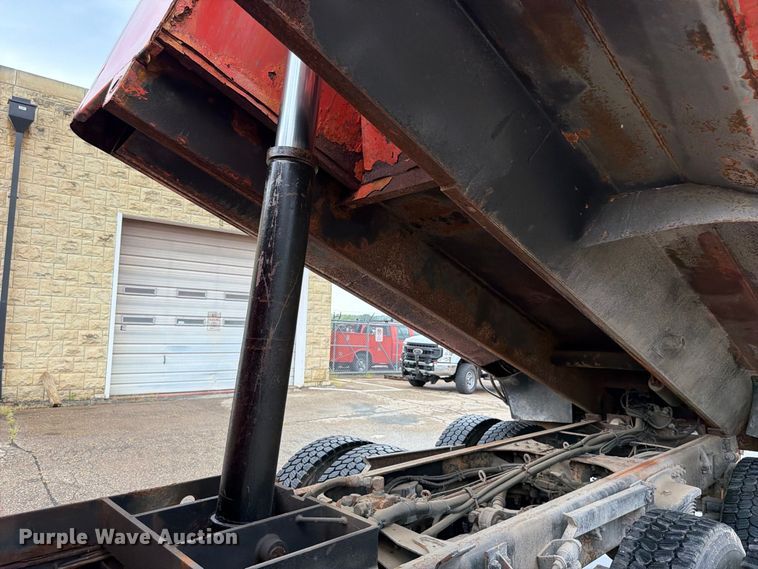 image for item FH6377 2003 Sterling L7500 dump truck