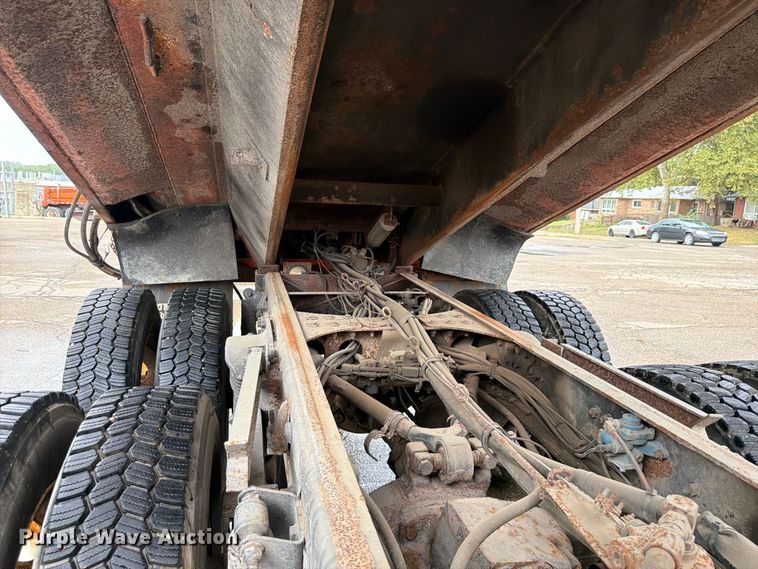 image for item FH6377 2003 Sterling L7500 dump truck