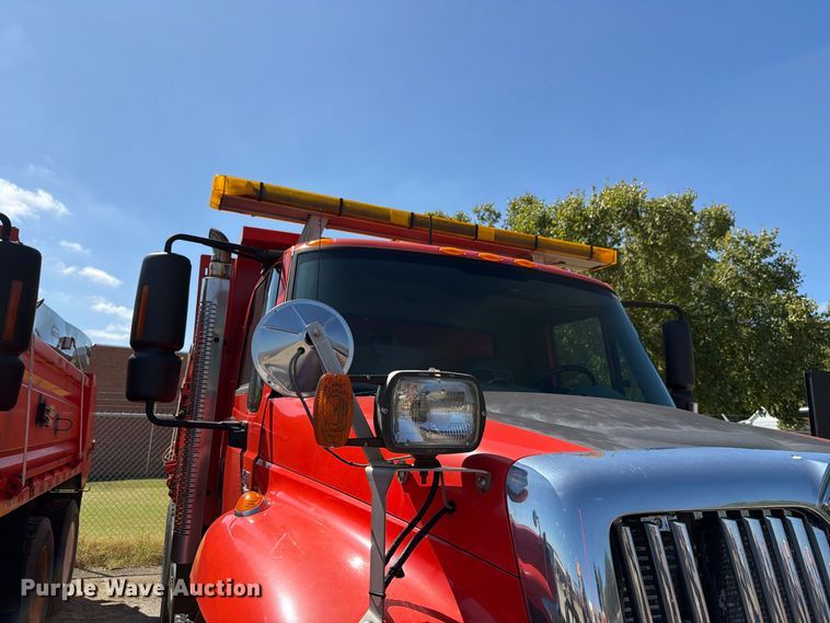 image for item FH6378 2007 International WorkStar 7400 dump truck