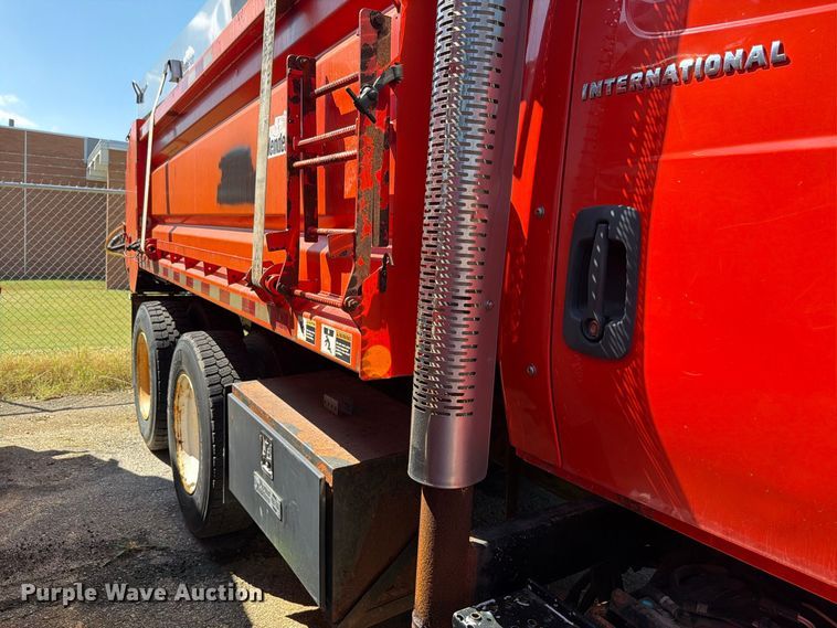 image for item FH6378 2007 International WorkStar 7400 dump truck