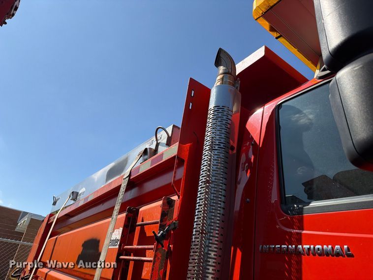 image for item FH6378 2007 International WorkStar 7400 dump truck