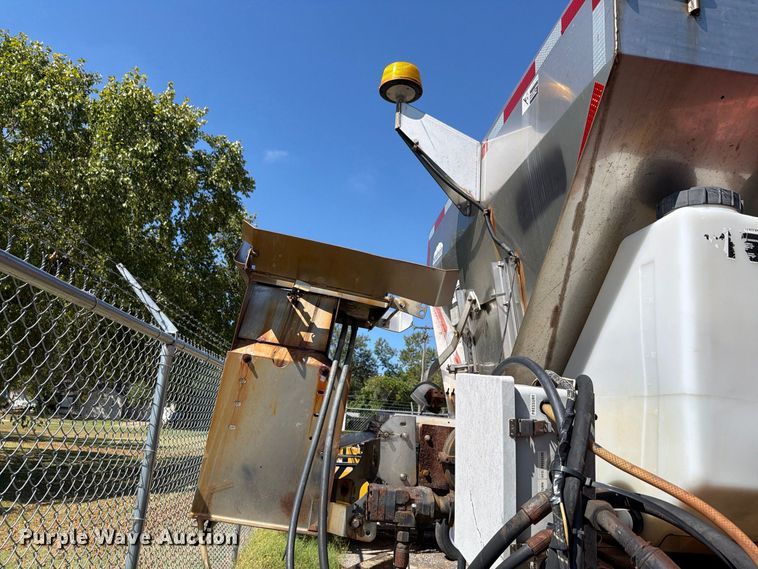 image for item FH6378 2007 International WorkStar 7400 dump truck
