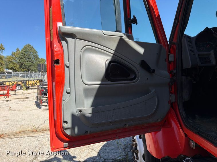 image for item FH6378 2007 International WorkStar 7400 dump truck