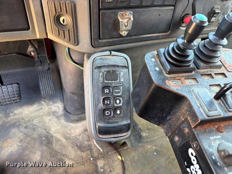 image for item FH6378 2007 International WorkStar 7400 dump truck