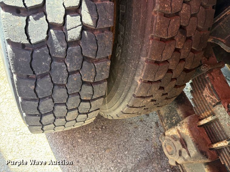 image for item FH6378 2007 International WorkStar 7400 dump truck