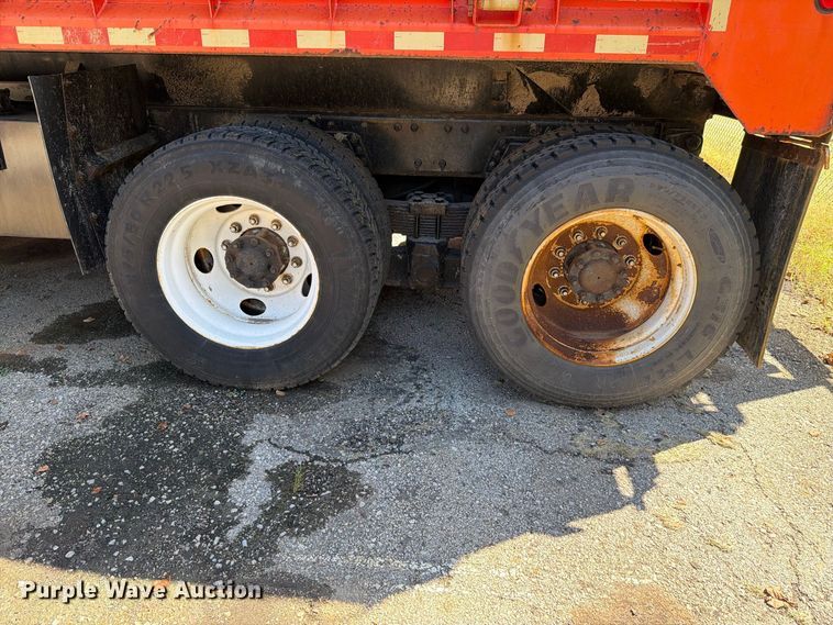 image for item FH6378 2007 International WorkStar 7400 dump truck