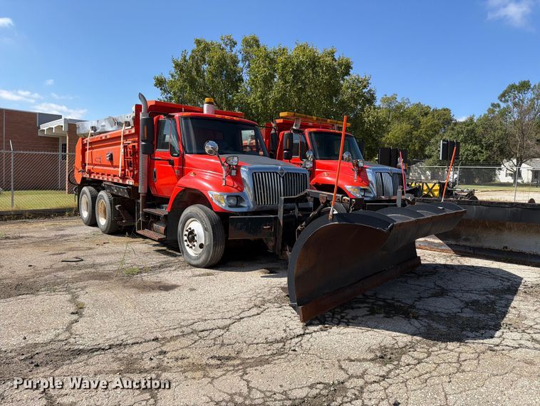 image for item FH6379 2007 International WorkStar 7400 dump truck
