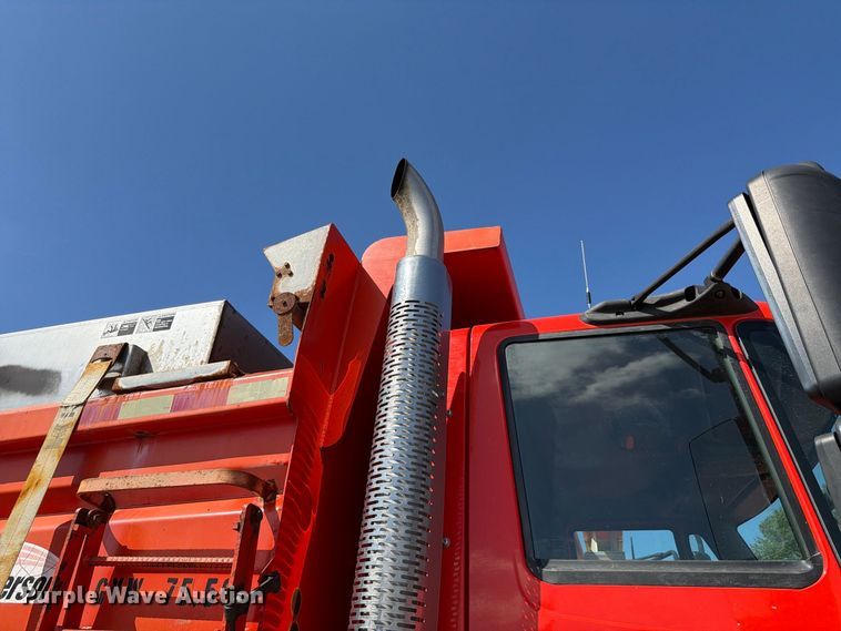 image for item FH6379 2007 International WorkStar 7400 dump truck