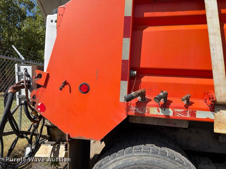 image for item FH6379 2007 International WorkStar 7400 dump truck