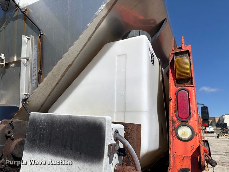 image for item FH6379 2007 International WorkStar 7400 dump truck