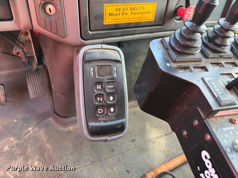 image for item FH6379 2007 International WorkStar 7400 dump truck