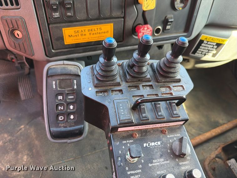 image for item FH6379 2007 International WorkStar 7400 dump truck