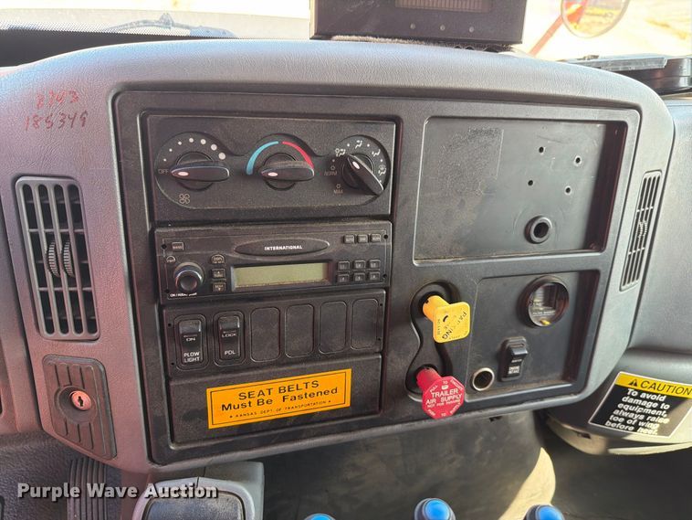 image for item FH6379 2007 International WorkStar 7400 dump truck