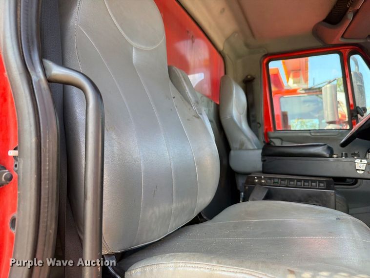 image for item FH6379 2007 International WorkStar 7400 dump truck