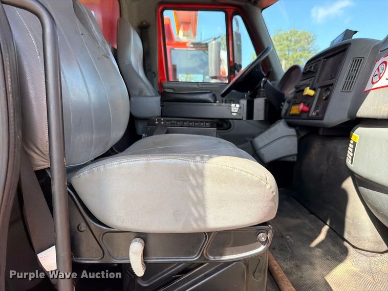 image for item FH6379 2007 International WorkStar 7400 dump truck