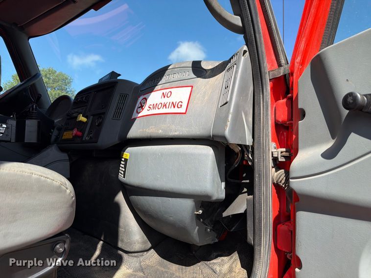image for item FH6379 2007 International WorkStar 7400 dump truck