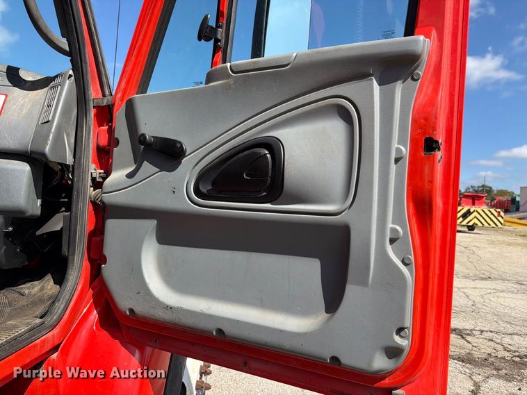 image for item FH6379 2007 International WorkStar 7400 dump truck