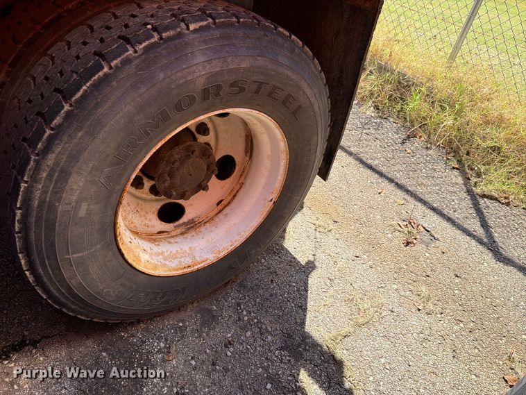 image for item FH6379 2007 International WorkStar 7400 dump truck