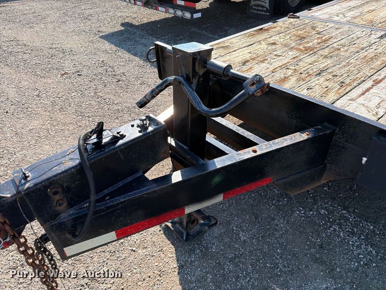 image for item FI0797 2002 Roadhog equipment trailer