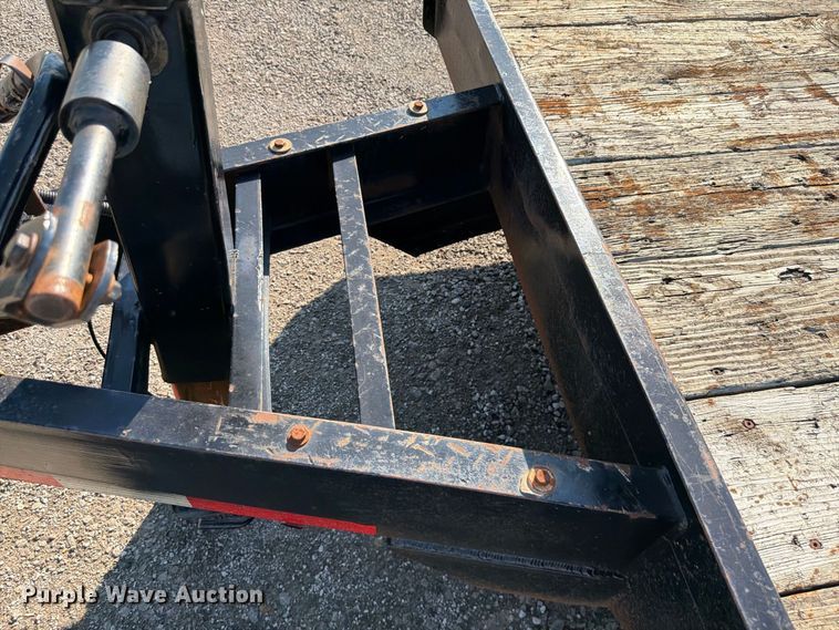 image for item FI0797 2002 Roadhog equipment trailer