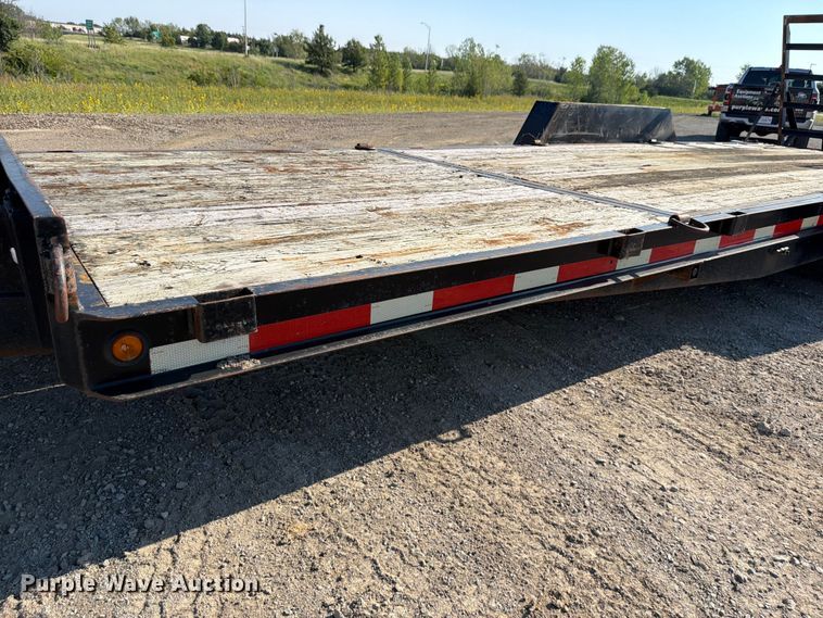 image for item FI0797 2002 Roadhog equipment trailer