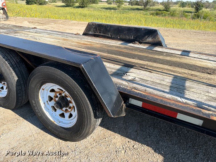 image for item FI0797 2002 Roadhog equipment trailer