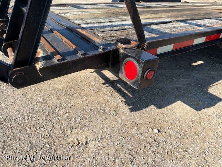 image for item FI0797 2002 Roadhog equipment trailer