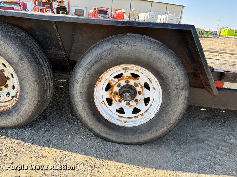 image for item FI0797 2002 Roadhog equipment trailer